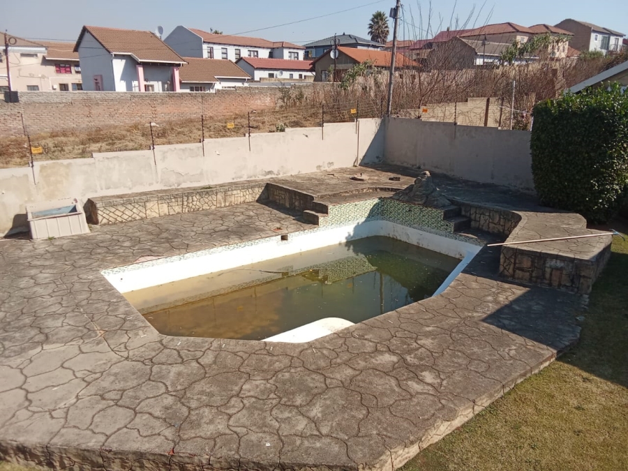 4 Bedroom Property for Sale in Ormonde Gauteng