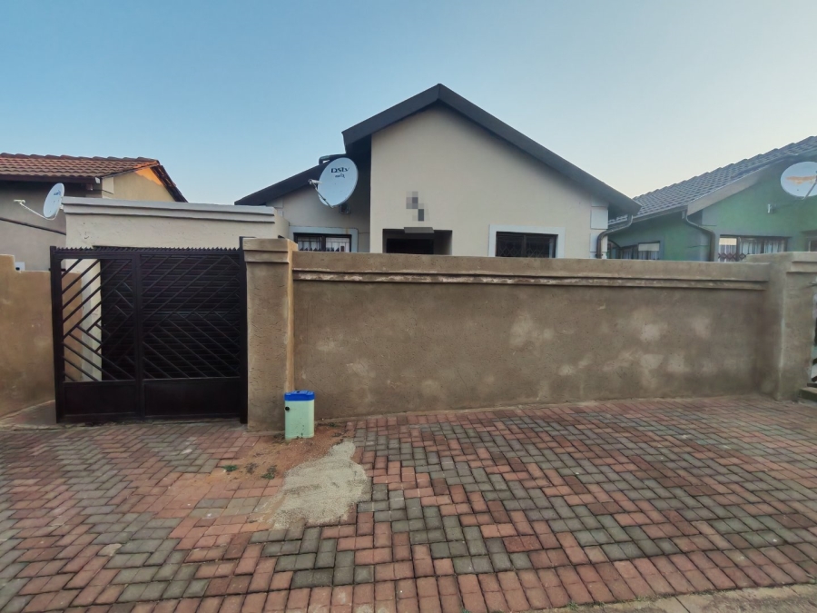2 Bedroom Property for Sale in Lotus Gardens Gauteng