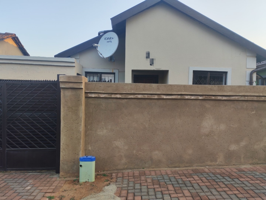 2 Bedroom Property for Sale in Lotus Gardens Gauteng