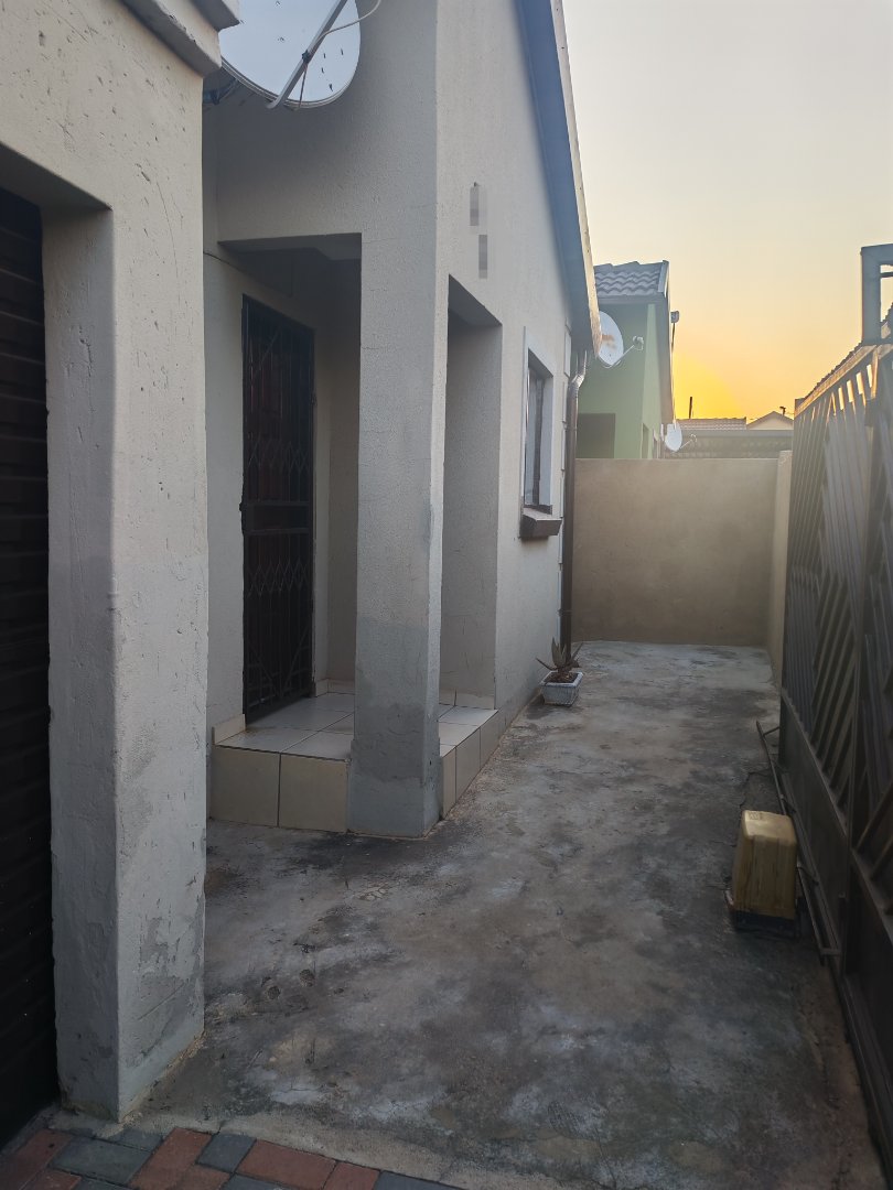2 Bedroom Property for Sale in Lotus Gardens Gauteng