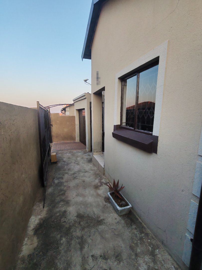2 Bedroom Property for Sale in Lotus Gardens Gauteng