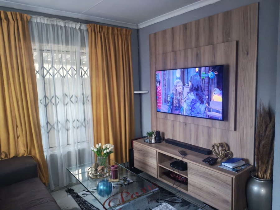 2 Bedroom Property for Sale in Lotus Gardens Gauteng