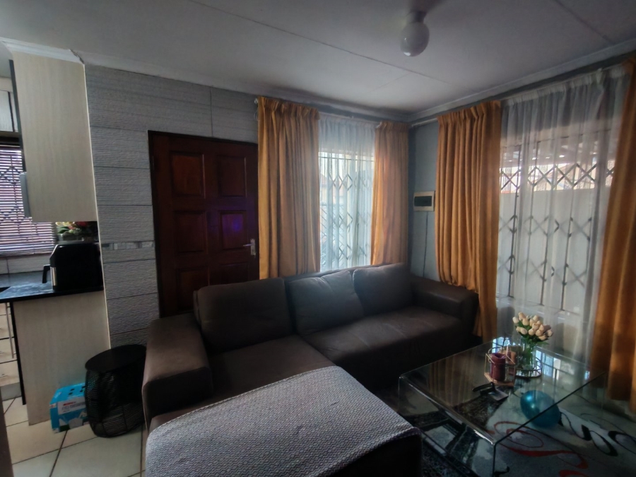 2 Bedroom Property for Sale in Lotus Gardens Gauteng