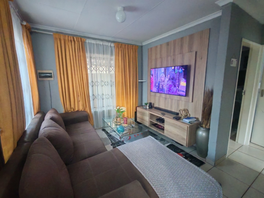 2 Bedroom Property for Sale in Lotus Gardens Gauteng