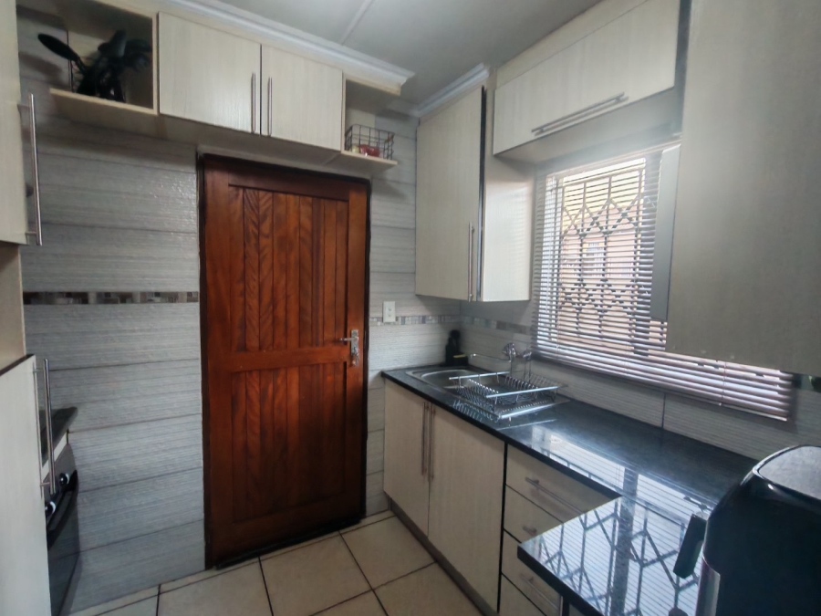 2 Bedroom Property for Sale in Lotus Gardens Gauteng