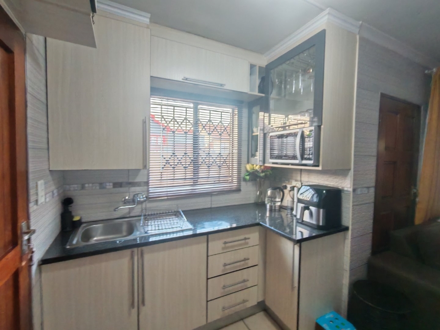 2 Bedroom Property for Sale in Lotus Gardens Gauteng