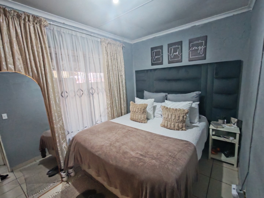 2 Bedroom Property for Sale in Lotus Gardens Gauteng