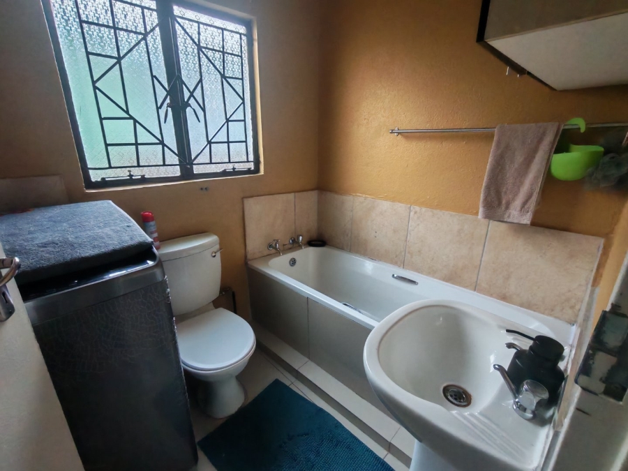 2 Bedroom Property for Sale in Lotus Gardens Gauteng