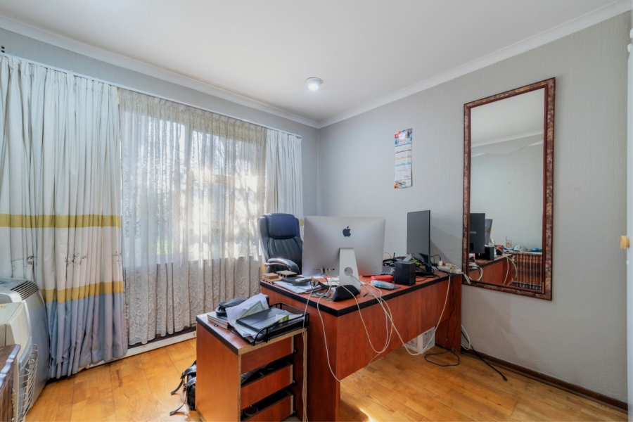 To Let 3 Bedroom Property for Rent in Fairland Gauteng