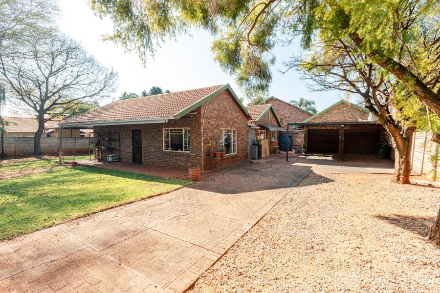 4 Bedroom Property for Sale in Doornpoort AH Gauteng