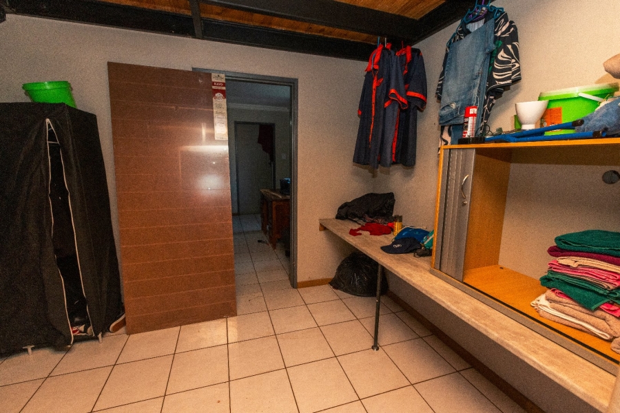 4 Bedroom Property for Sale in Doornpoort AH Gauteng