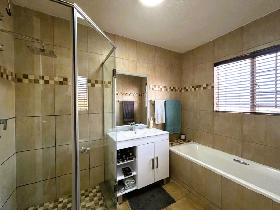 1 Bedroom Property for Sale in Eco Park Gauteng