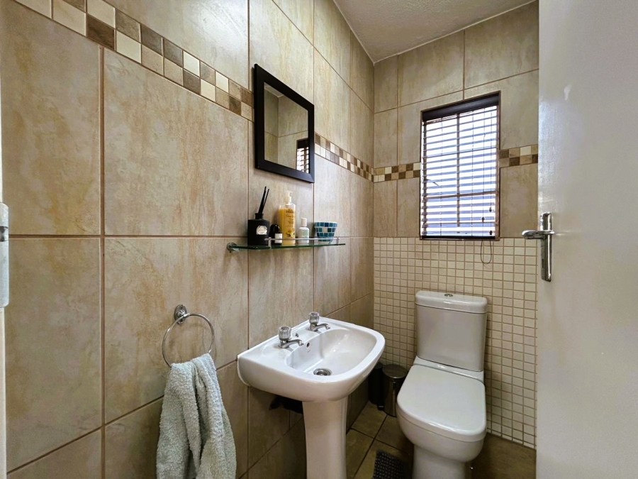1 Bedroom Property for Sale in Eco Park Gauteng