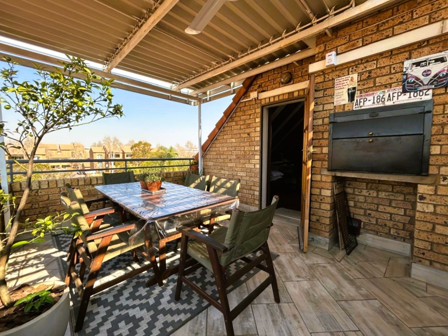 1 Bedroom Property for Sale in Eco Park Gauteng