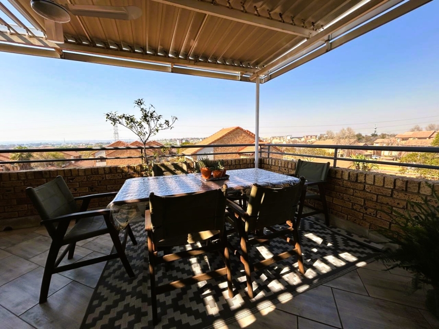 1 Bedroom Property for Sale in Eco Park Gauteng
