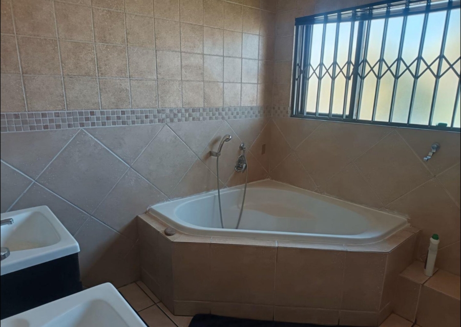4 Bedroom Property for Sale in Amberfield Ridge Gauteng