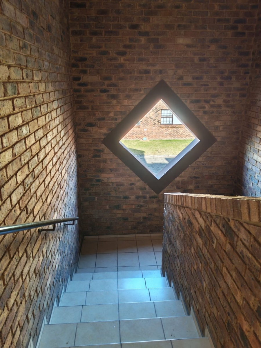 1 Bedroom Property for Sale in Crystal Park Gauteng