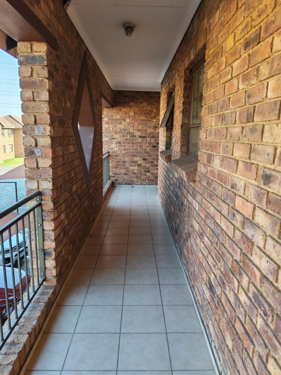 1 Bedroom Property for Sale in Crystal Park Gauteng