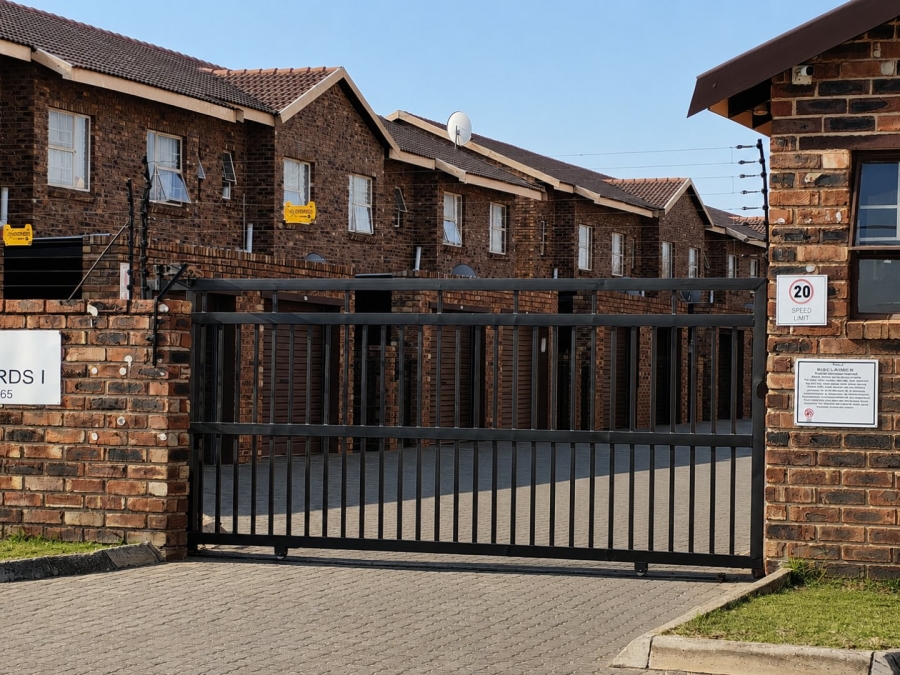 1 Bedroom Property for Sale in Crystal Park Gauteng