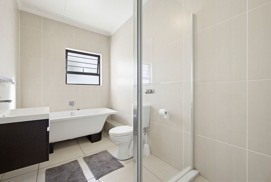 To Let 3 Bedroom Property for Rent in Greenstone Hill Gauteng