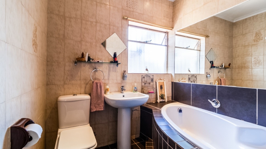 3 Bedroom Property for Sale in Hurlyvale Gauteng