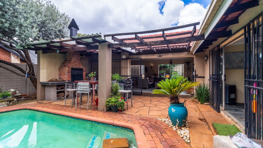 3 Bedroom Property for Sale in Hurlyvale Gauteng
