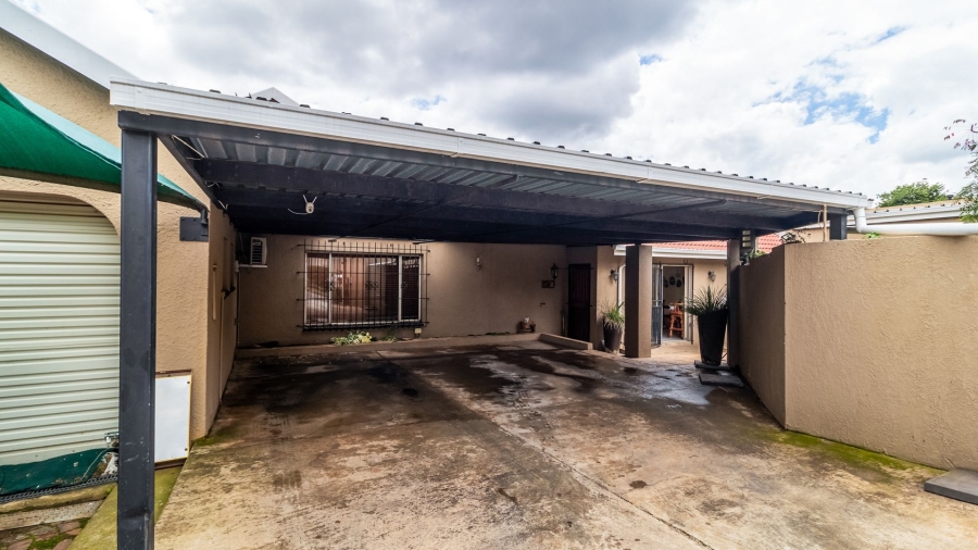 3 Bedroom Property for Sale in Hurlyvale Gauteng