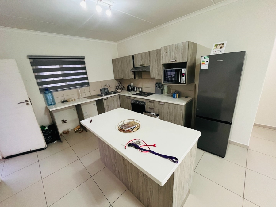 To Let 2 Bedroom Property for Rent in Erand Gardens Gauteng