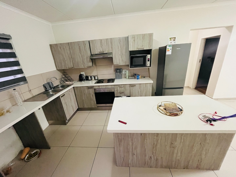 To Let 2 Bedroom Property for Rent in Erand Gardens Gauteng