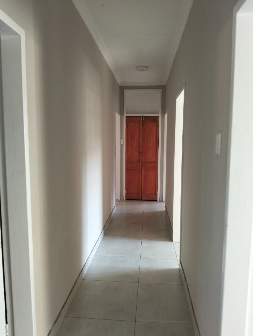 5 Bedroom Property for Sale in Proclamation Hill Gauteng