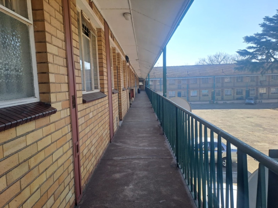 2 Bedroom Property for Sale in Vanderbijlpark Cw 6 Gauteng