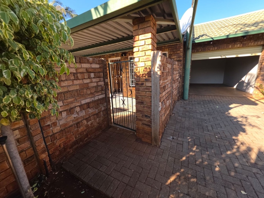 2 Bedroom Property for Sale in Annlin Gauteng
