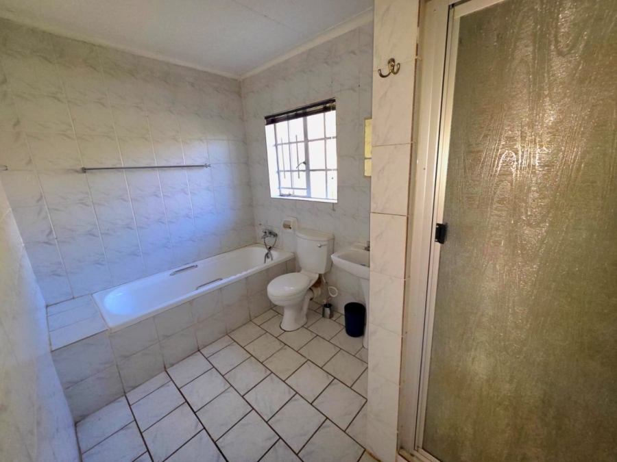 2 Bedroom Property for Sale in Annlin Gauteng