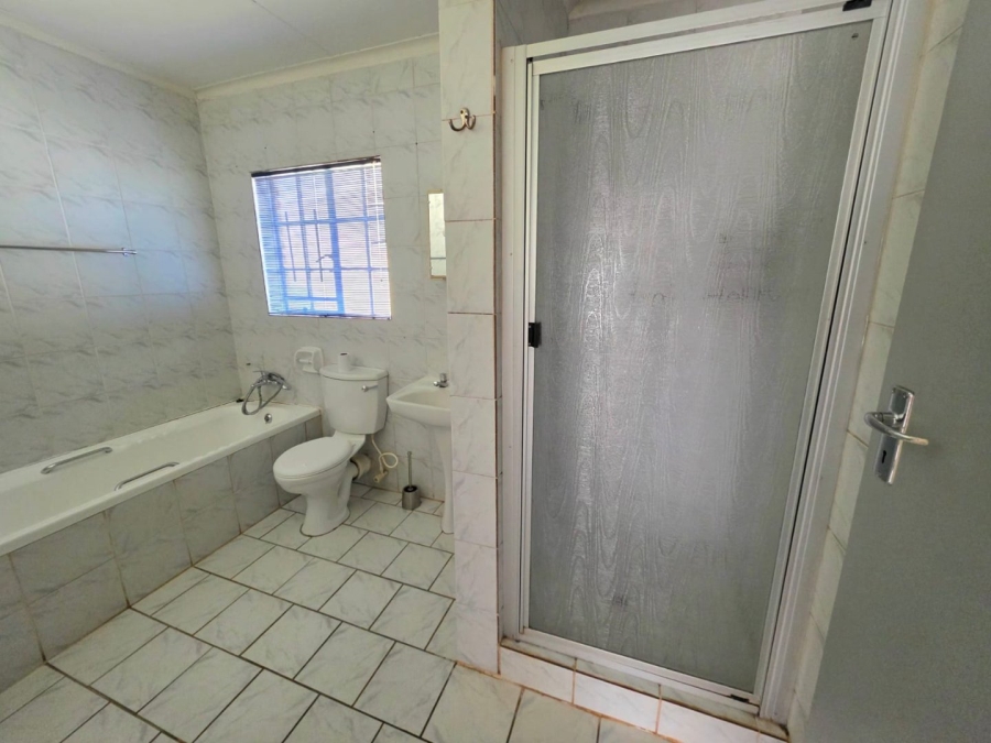 2 Bedroom Property for Sale in Annlin Gauteng
