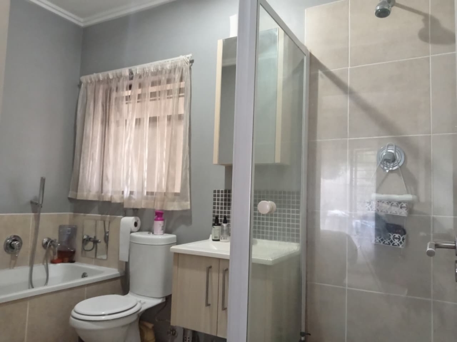 1 Bedroom Property for Sale in Beverley Gauteng