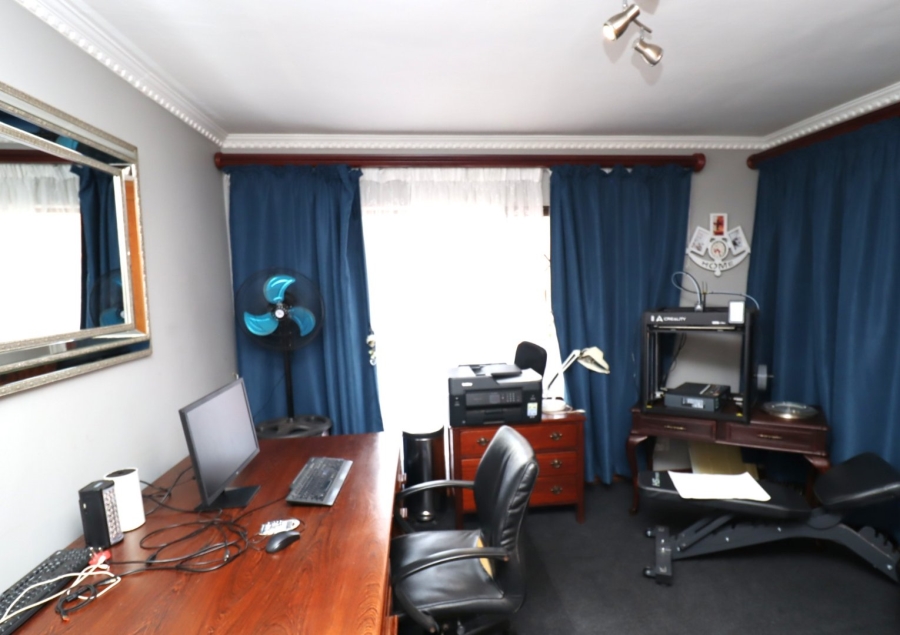 3 Bedroom Property for Sale in Erasmuskloof Gauteng