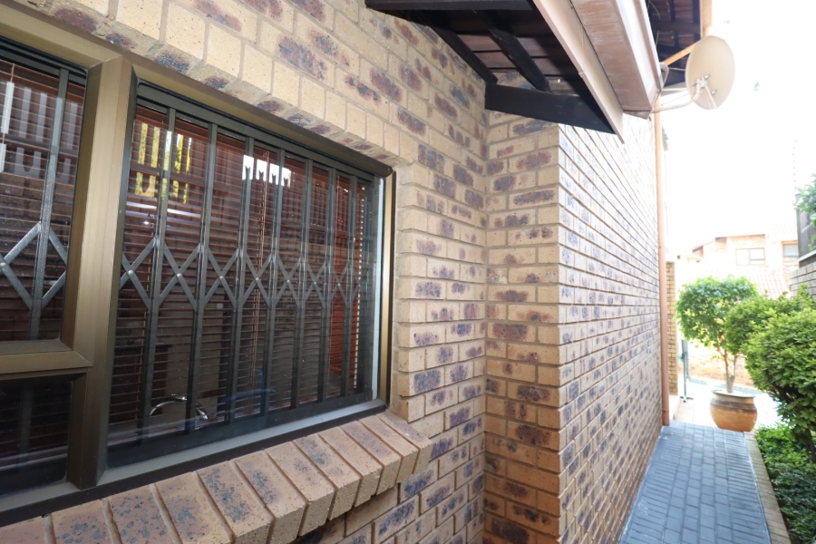 3 Bedroom Property for Sale in Erasmuskloof Gauteng