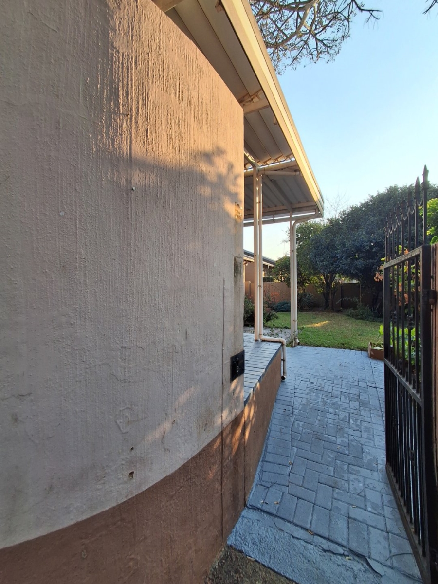 To Let 3 Bedroom Property for Rent in Florauna Gauteng