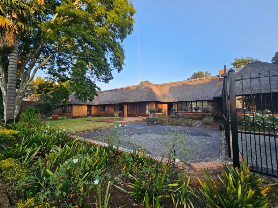 To Let 4 Bedroom Property for Rent in Waterkloof Gauteng