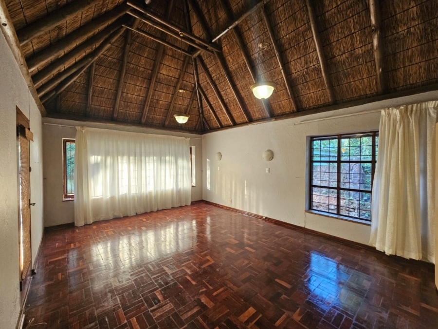 To Let 4 Bedroom Property for Rent in Waterkloof Gauteng