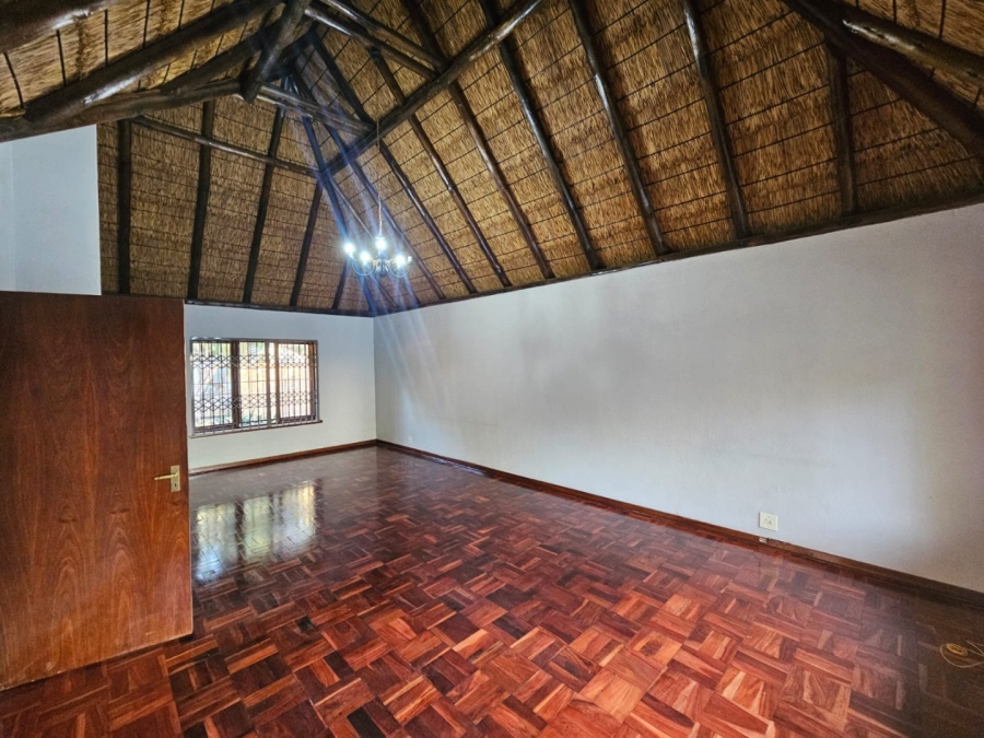 To Let 4 Bedroom Property for Rent in Waterkloof Gauteng