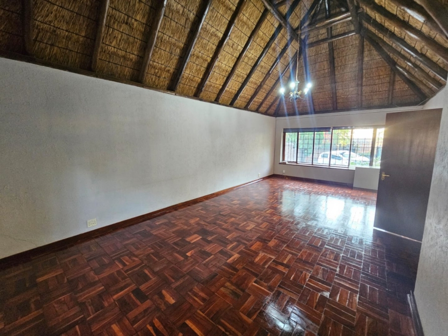 To Let 4 Bedroom Property for Rent in Waterkloof Gauteng
