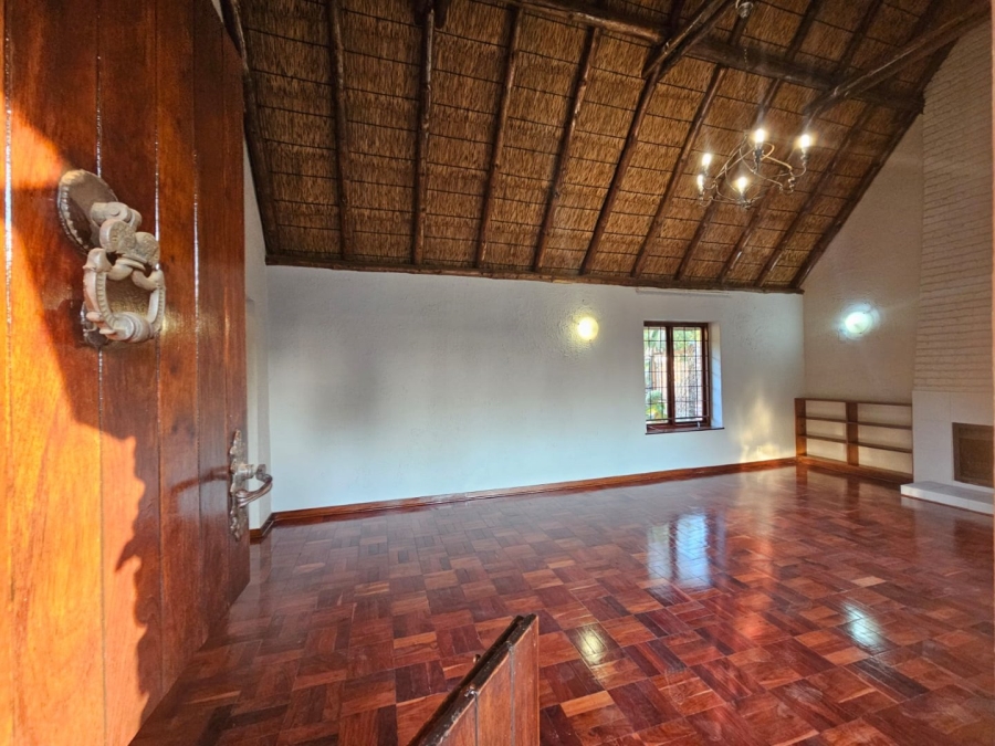To Let 4 Bedroom Property for Rent in Waterkloof Gauteng