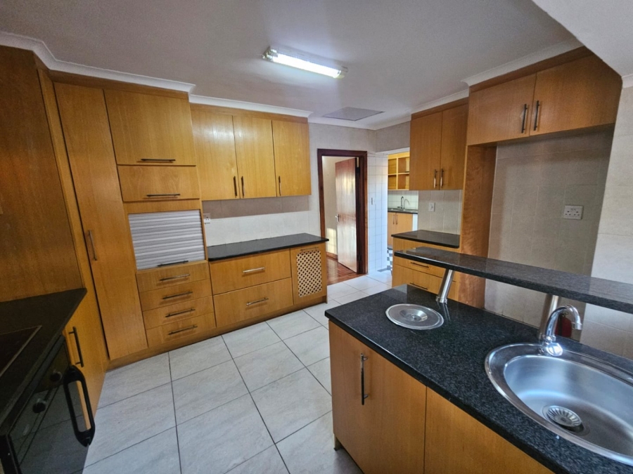To Let 4 Bedroom Property for Rent in Waterkloof Gauteng