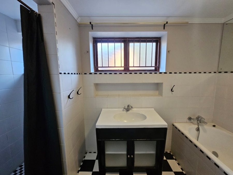 To Let 4 Bedroom Property for Rent in Waterkloof Gauteng