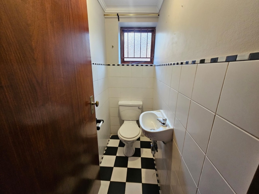 To Let 4 Bedroom Property for Rent in Waterkloof Gauteng