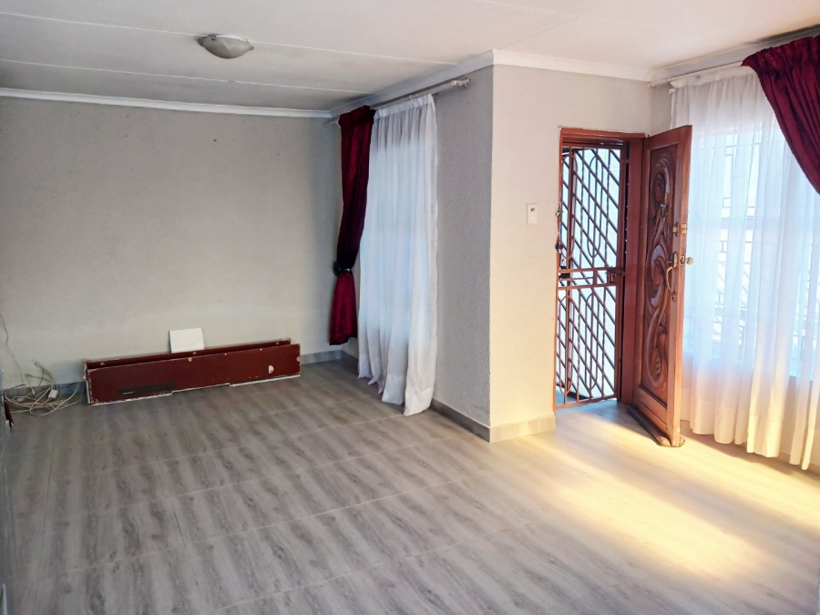  Bedroom Property for Sale in Kwa Thema Gauteng