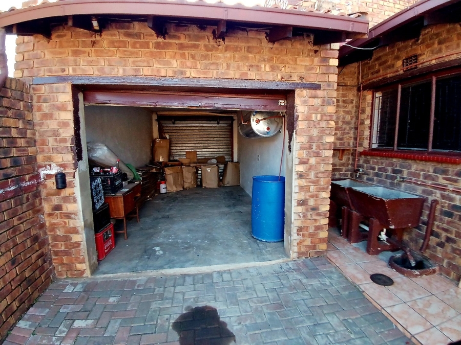  Bedroom Property for Sale in Kwa Thema Gauteng
