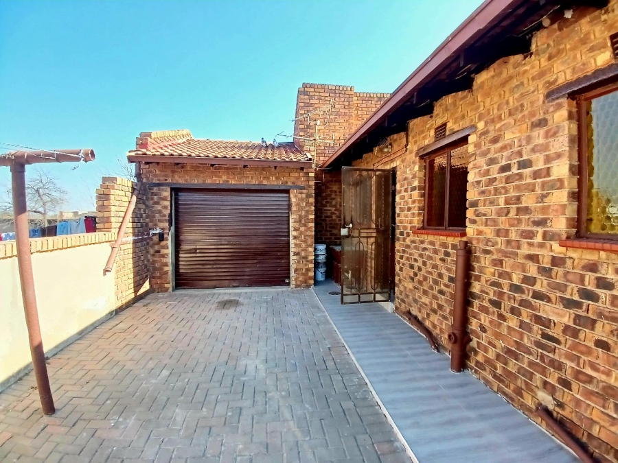  Bedroom Property for Sale in Kwa Thema Gauteng