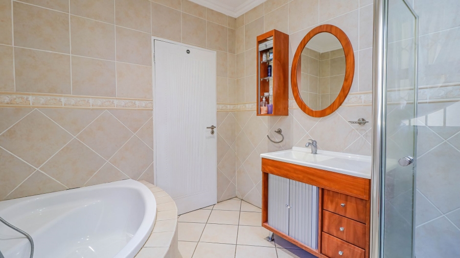 4 Bedroom Property for Sale in Chartwell Gauteng